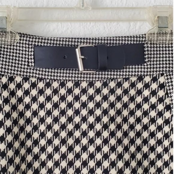 ZARA WOMAN Houndtooth Pleated Skirt with Front Buckle - Picture 5 of 5